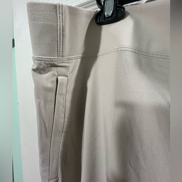 Athleta woman’s Cream Wide Leg Pants. NWT - Picture 9 of 16